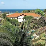 Apto 1 QT - Praia - Piscina - Wi-Fi - Ar Cond.